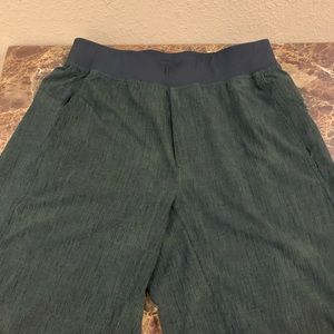 Lululemon Core shorts- Almost New!